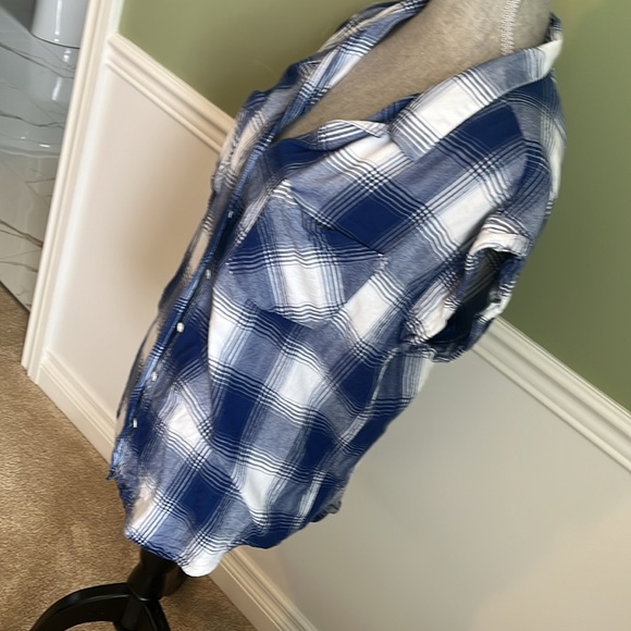 Cute light flannel button up shirt - Picture 2 of 7